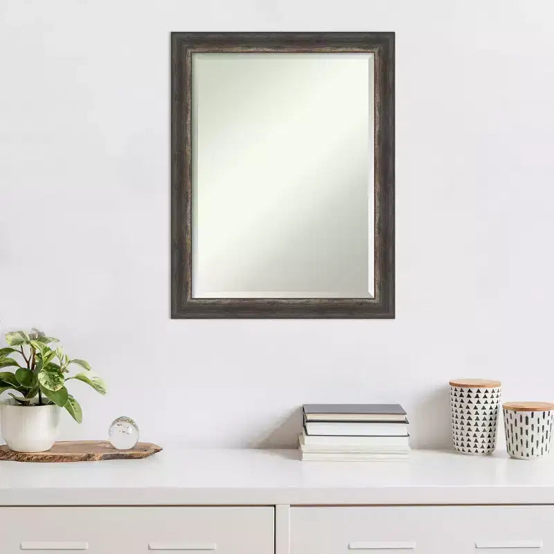 Specchio da parete rettangolare con cornice smussata, marrone rustico