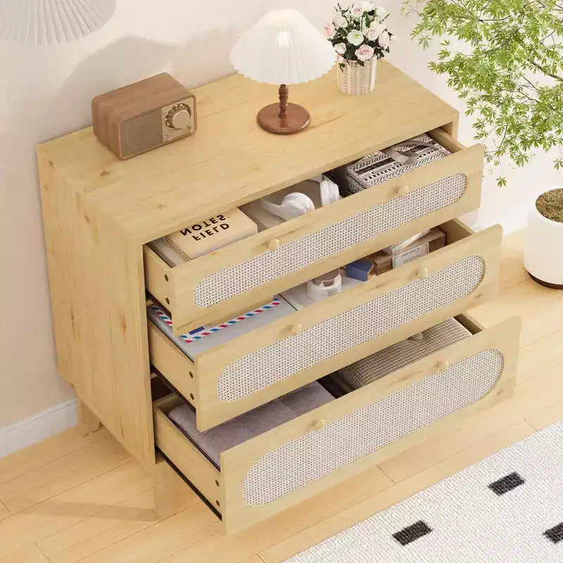 Cassettiera in Rattan Naturale, Comò a 3 Cassetti, Comodino in Rattan, Piccolo Mobile Boho, Maniglie e Gambe in Legno, Tavolino da Comodino