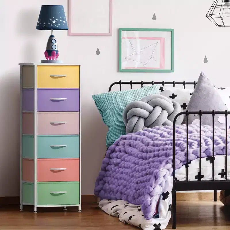 Comodino stretto a 6 cassetti con telaio in acciaio, piano in legno e contenitori in tessuto – Disponibile in vari colori