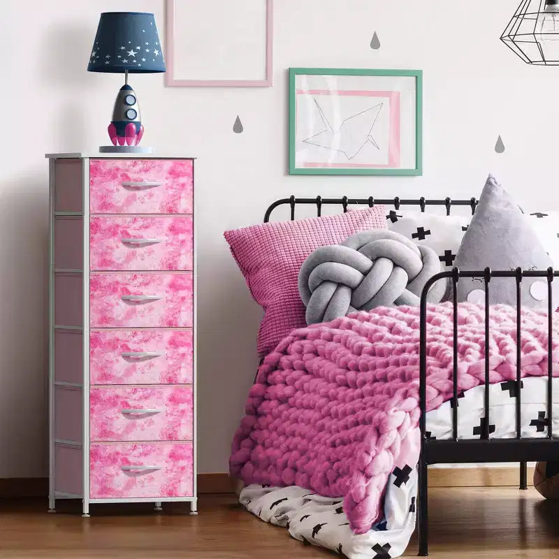 Comodino stretto a 6 cassetti con telaio in acciaio, piano in legno e contenitori in tessuto – Disponibile in vari colori