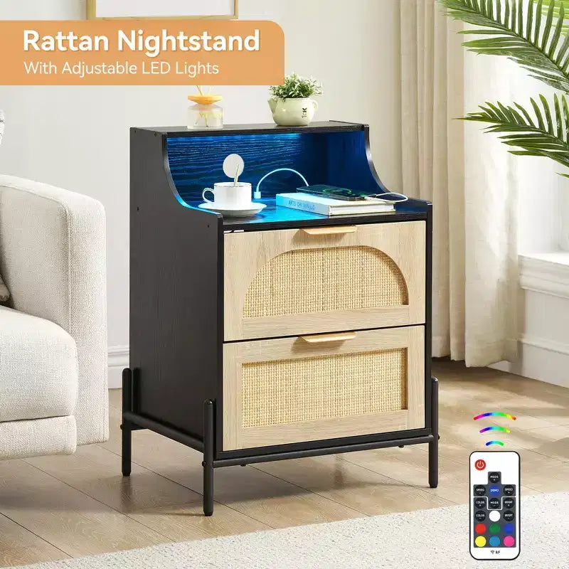 Comodino nero in legno e rattan con stazione di ricarica e luci a LED, confezione da 2 pezzi