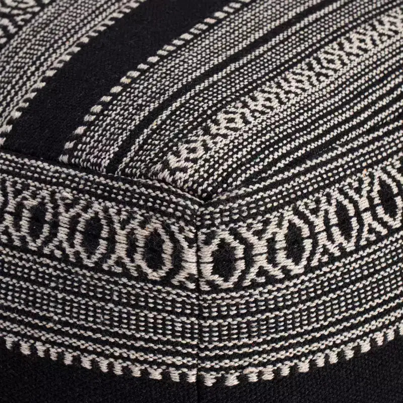 Pouf ottomano quadrato bohémien fatto a mano bianco e nero, monoposto