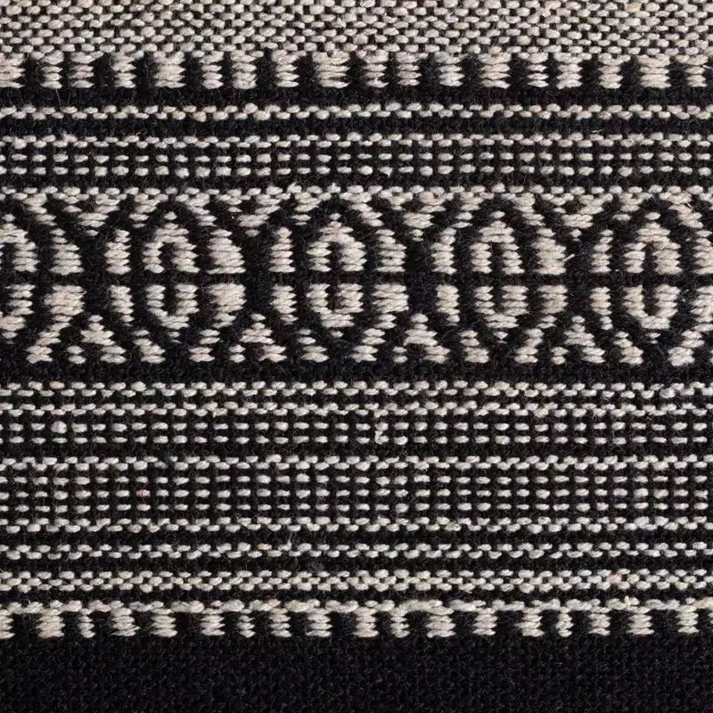 Pouf ottomano quadrato bohémien fatto a mano bianco e nero, monoposto